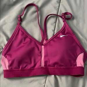 Nike Pink Sports Bra with Adjustable Straps and Moisture-Wicking Fabric